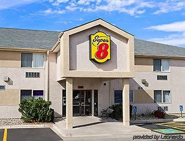 速8科罗拉多斯普林斯机场酒店 外观 照片