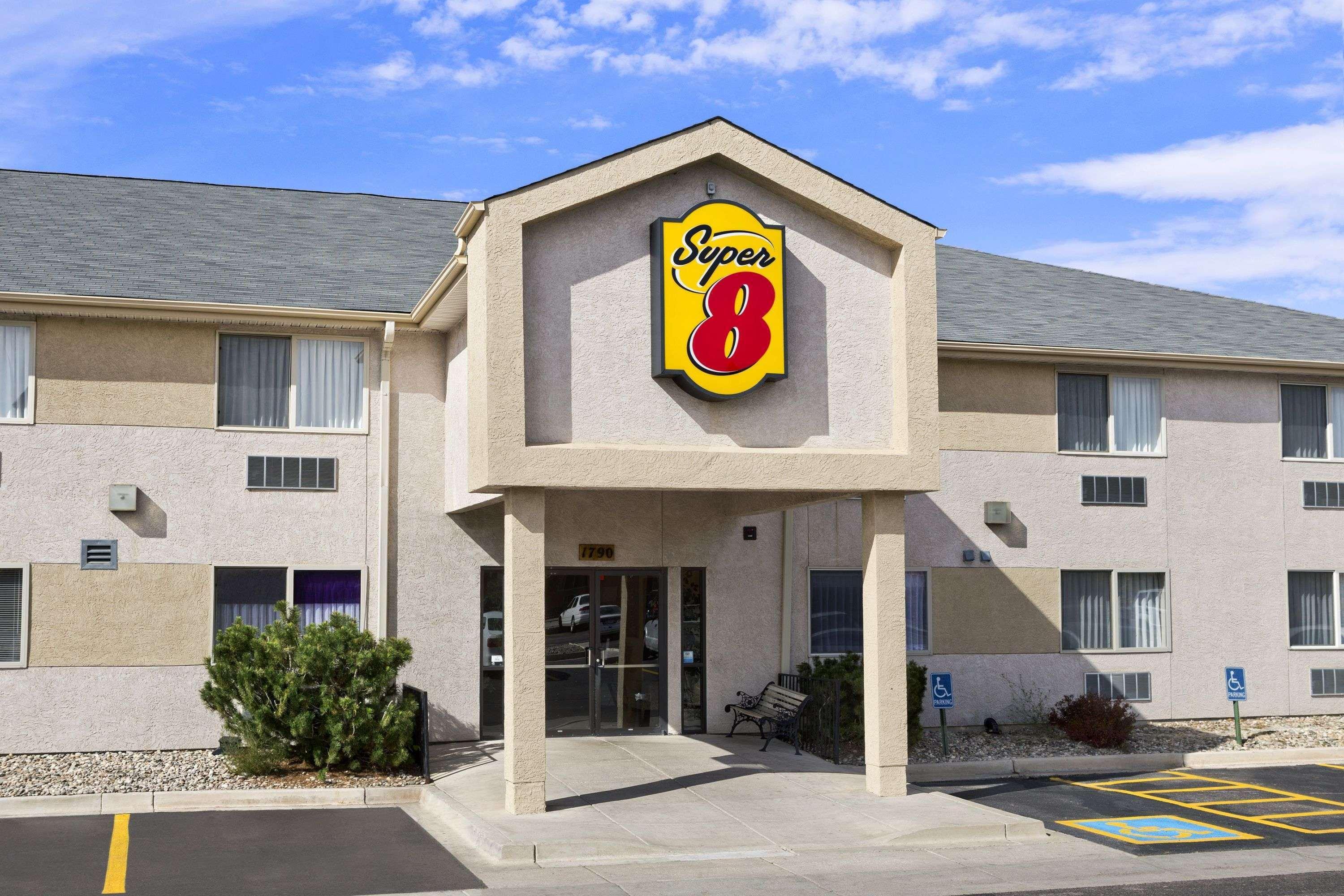 速8科罗拉多斯普林斯机场酒店 外观 照片