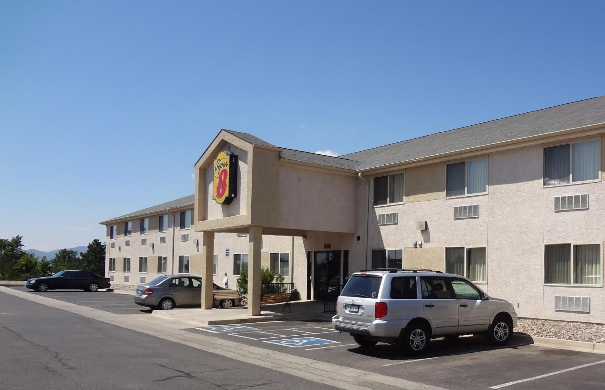 速8科罗拉多斯普林斯机场酒店 外观 照片